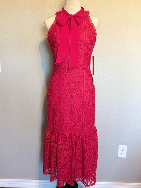 Monique Lhuillier Dresses & Skirts - Monique Lhuillier Lace Halter Dress 8 Fuchsia Hot Pink Bow Midi